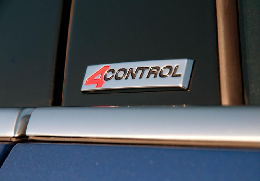 Логотип Renault Laguna GT Line 2011 года  (UK) (фото 9 из 30)